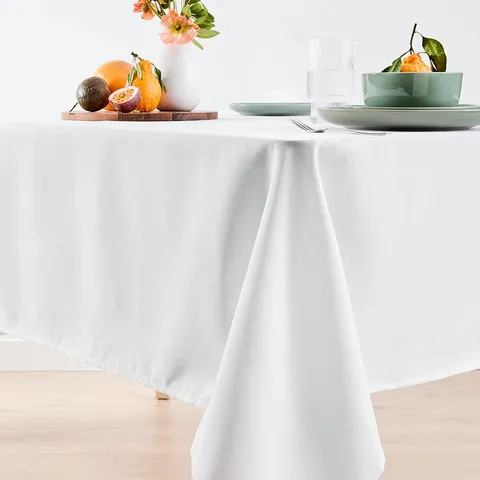 White Tablecloth